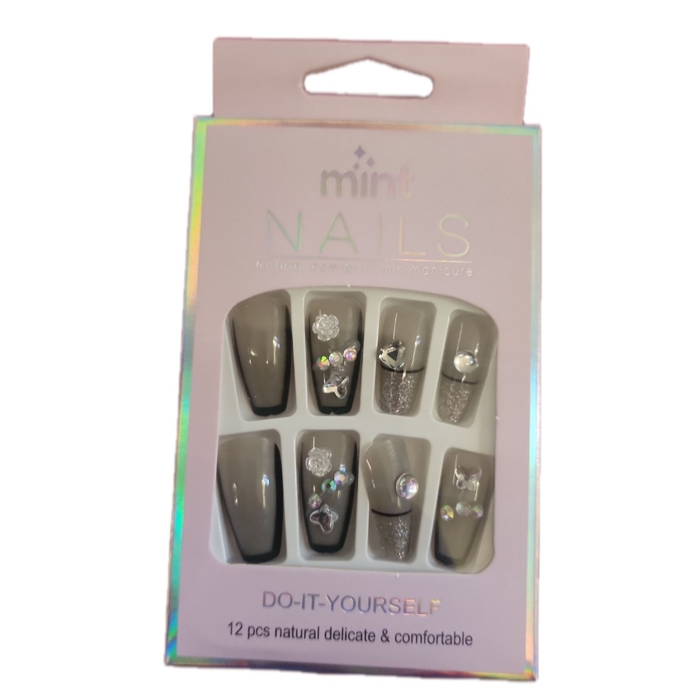Silver Gradient Nail Tips Set with Glitter and Metallic Finish